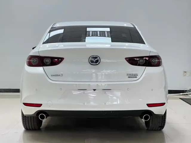 Mazda Axela — Фото автомобиля 5