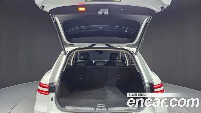 Genesis GV70 2.5T Бензин 2WD — Фото автомобиля 17
