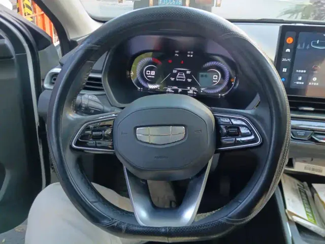 Geely Emgrand — Фото автомобиля 15