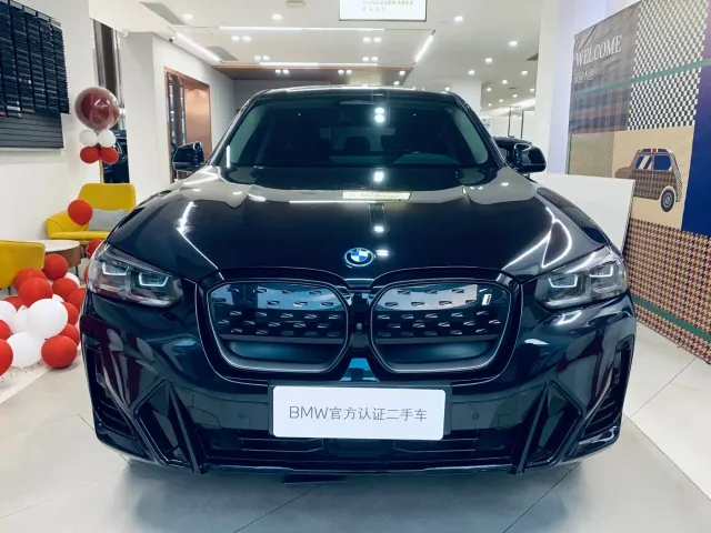 BMW iX3 — Фото автомобиля 3