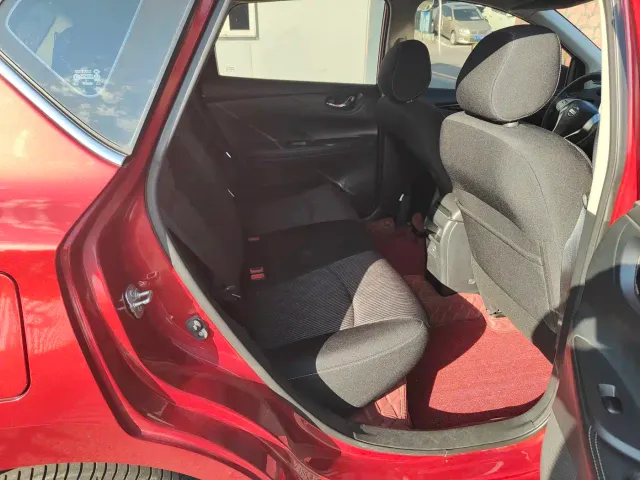 Nissan Tiida — Фото автомобиля 6