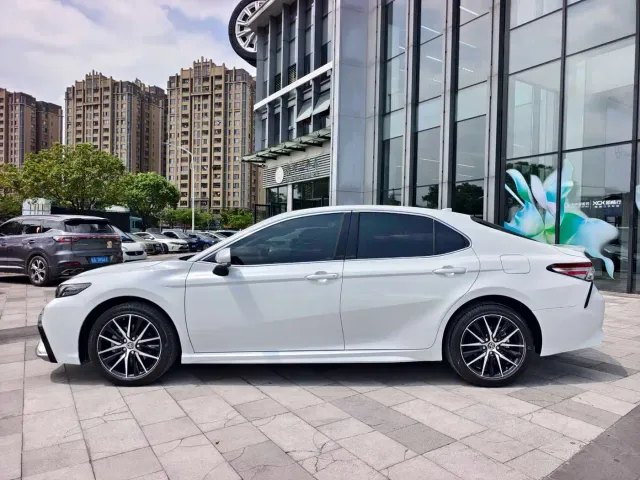 Toyota Camry — Фото автомобиля 3