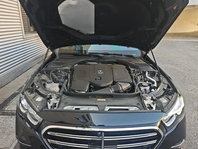 Mercedes-Benz E-Class — Фото автомобиля 24