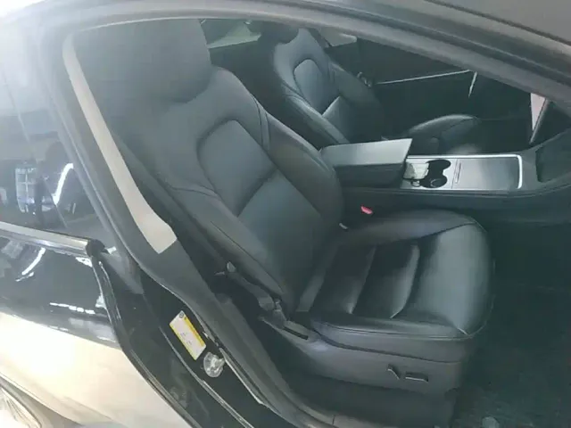 Tesla Model Y — Фото автомобиля 24
