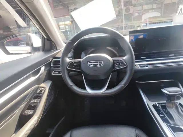 Geely Emgrand — Фото автомобиля 3