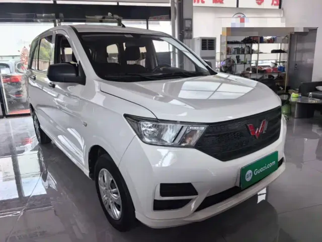 Wuling Hongguang — Фото автомобиля 3