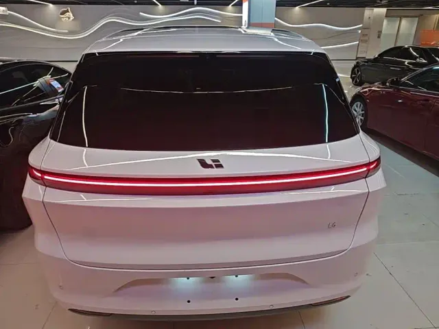 Li Auto L6 — Фото автомобиля 5
