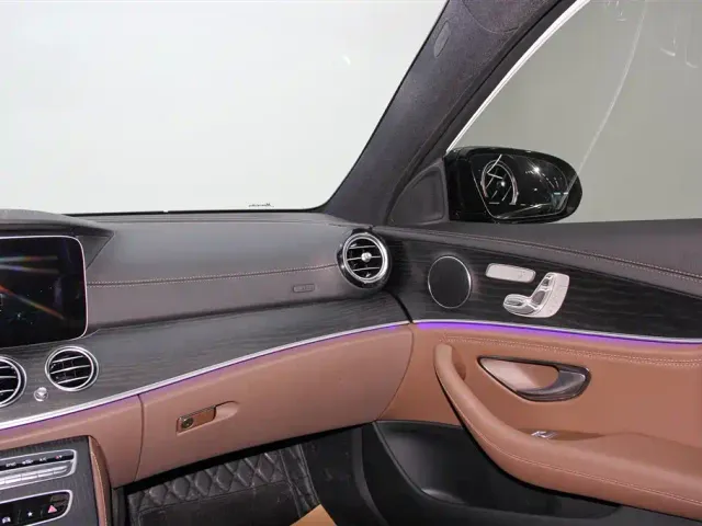 Mercedes-Benz E-Class — Фото автомобиля 27