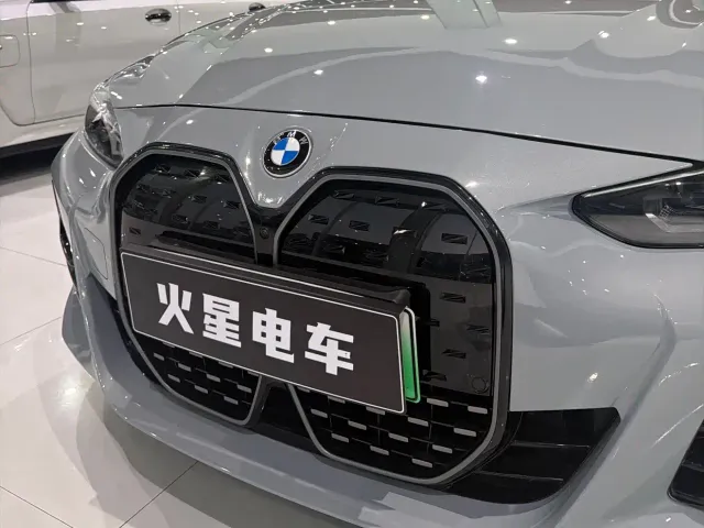 BMW i4 — Фото автомобиля 15