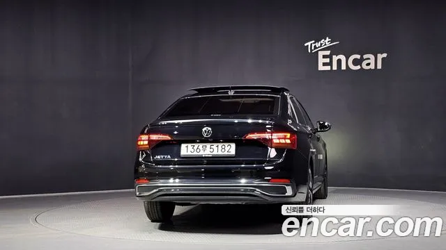 Volkswagen Jetta — Фото автомобиля 4
