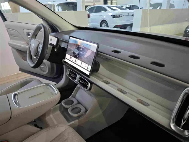 Leapmotor B10 — Фото автомобиля 11