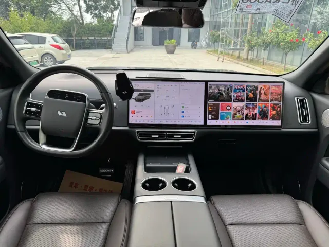 Li Auto L8 — Фото автомобиля 4