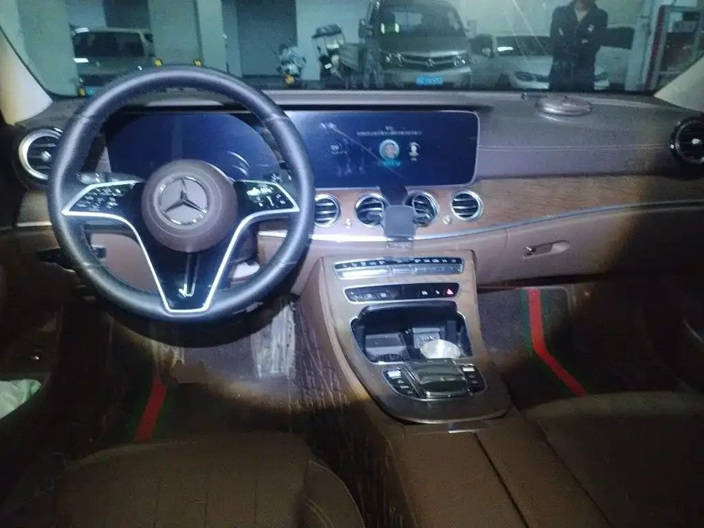 Mercedes-Benz Mercedes-Benz E-Class 2022 Facelift III E 300 L Luxury — Фото автомобиля 5