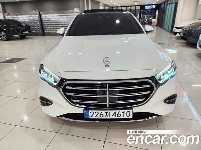 Mercedes-Benz E-Class — Фото автомобиля 3