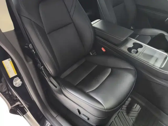Tesla Model Y — Фото автомобиля 24