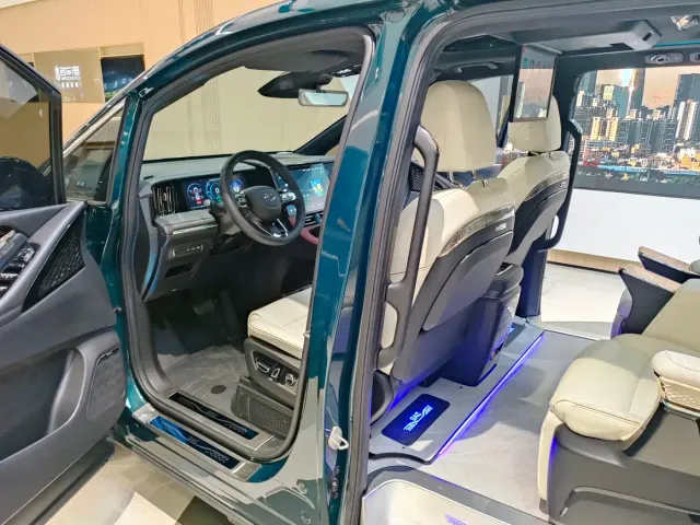 GAC Trumpchi E9 — Фото автомобиля 13
