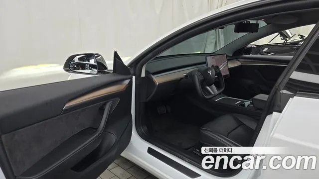 Tesla Model 3 — Фото автомобиля 10