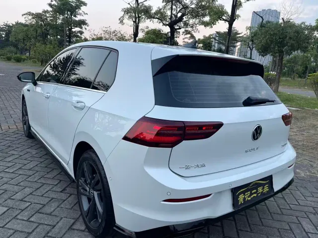 Volkswagen Golf — Фото автомобиля 12
