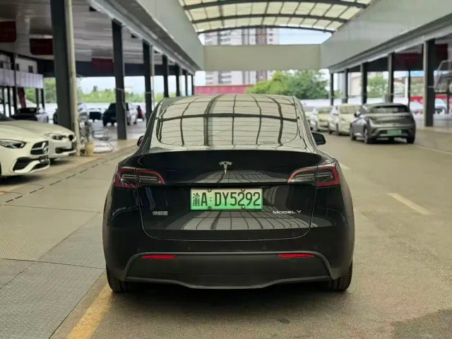 Tesla Model Y — Фото автомобиля 7