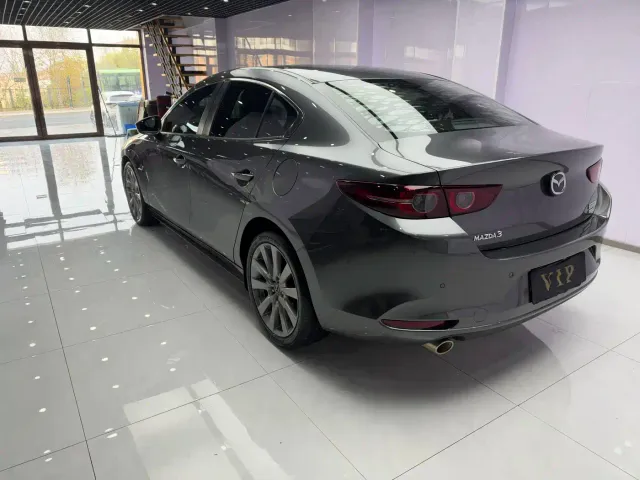 Mazda Axela — Фото автомобиля 5