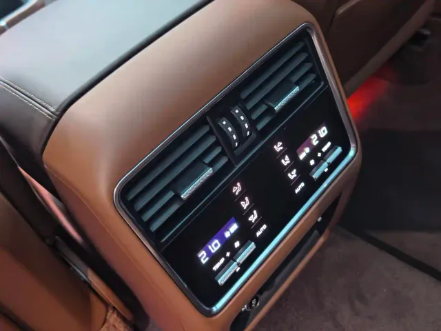 Porsche Cayenne — Фото автомобиля 10