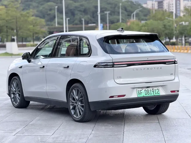 Leapmotor C10 — Фото автомобиля 6