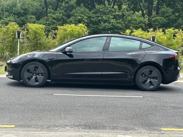Tesla Model 3 — Фото автомобиля 7