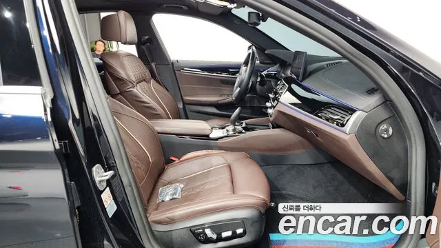 BMW 5 Series G30 — Фото автомобиля 11