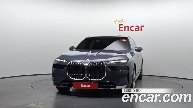 BMW i7 — Фото автомобиля 3