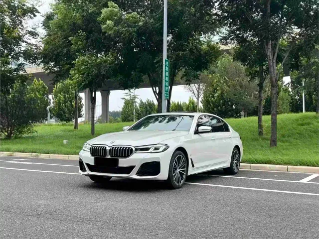Фотография автомобиля — BMW 5 Series