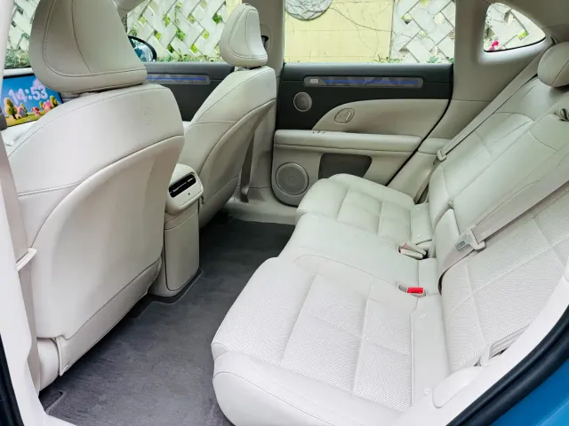 IM Motors LS6 — Фото автомобиля 17