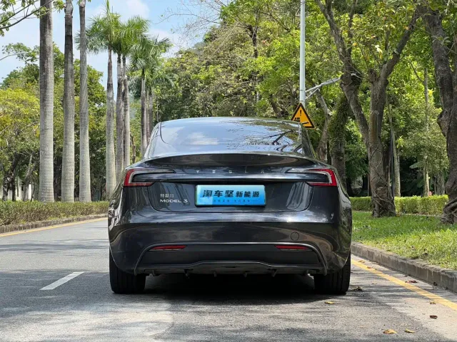 Tesla Model 3 — Фото автомобиля 5