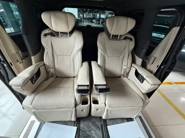 Toyota Alphard — Фото автомобиля 14