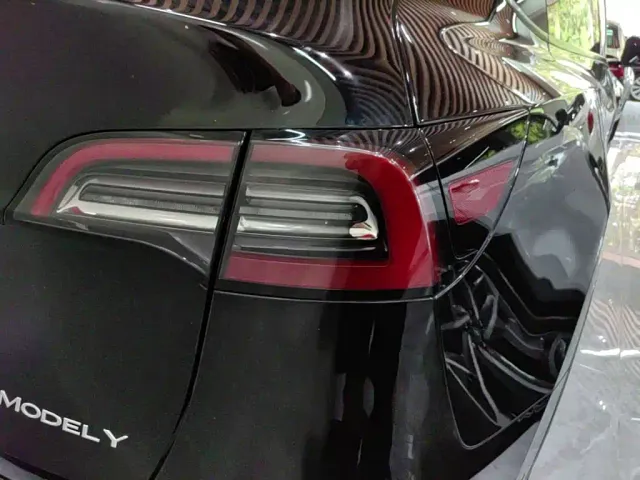 Tesla Model Y — Фото автомобиля 7
