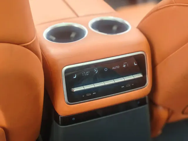 Li Auto L9 — Фото автомобиля 10