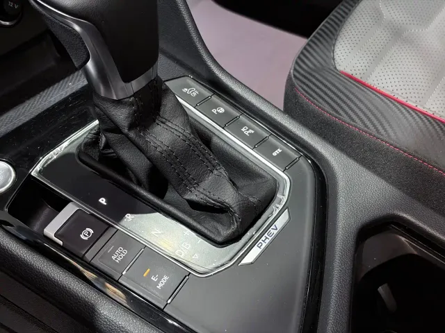 Volkswagen Tiguan L PHEV — Фото автомобиля 18