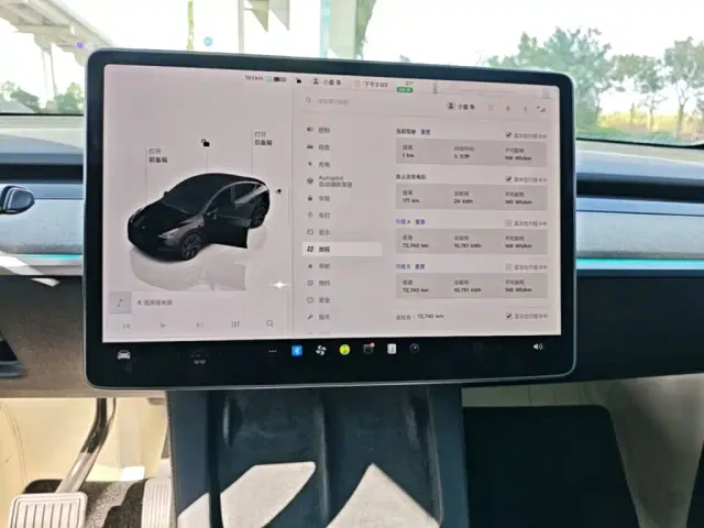 Tesla Model Y — Фото автомобиля 12