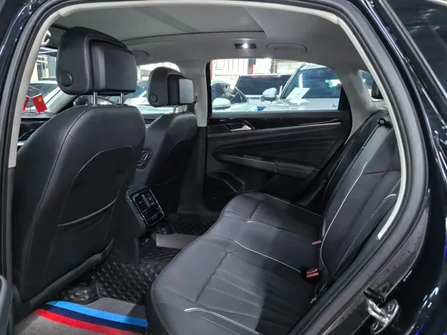 Volkswagen Passat — Фото автомобиля 8