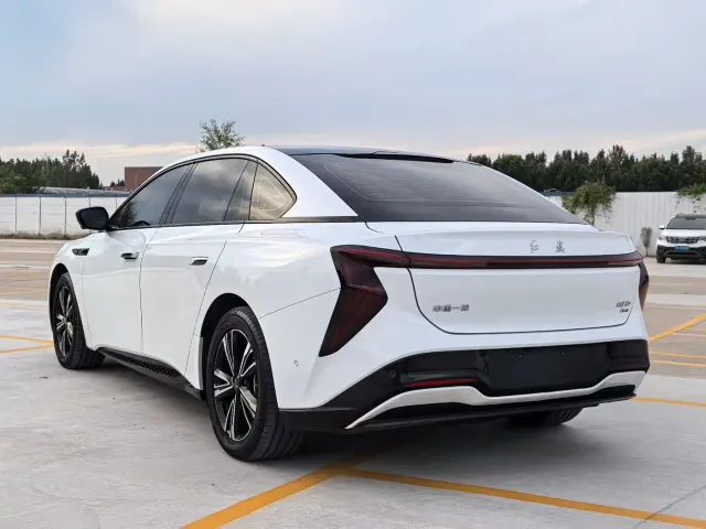 Hongqi EH7 — Фото автомобиля 7