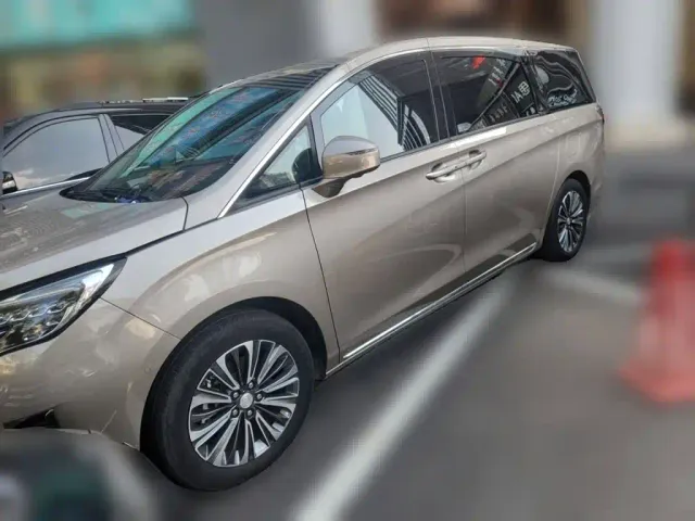 Фотография автомобиля — Buick GL8