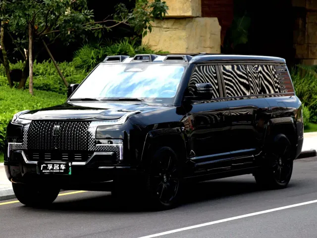 BYD U8L — Фото автомобиля 2