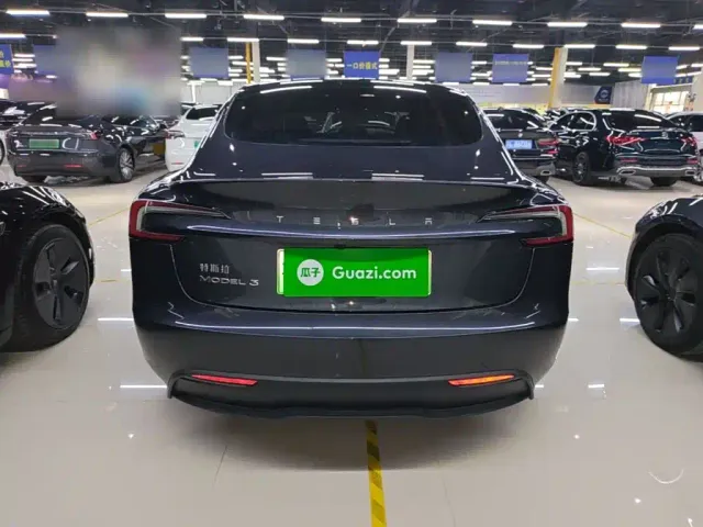 Tesla Model 3 — Фото автомобиля 5
