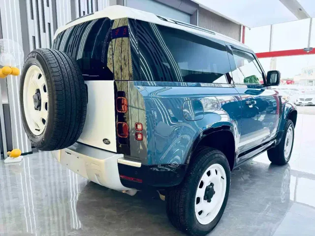 Land Rover Defender — Фото автомобиля 20