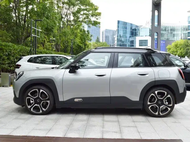 MINI Electric MINI ACEMAN — Фото автомобиля 2
