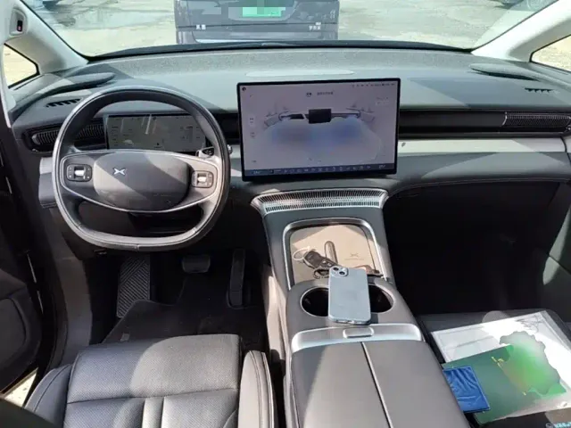 Xpeng X9 — Фото автомобиля 9