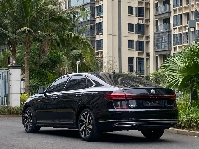Volkswagen Passat — Фото автомобиля 16