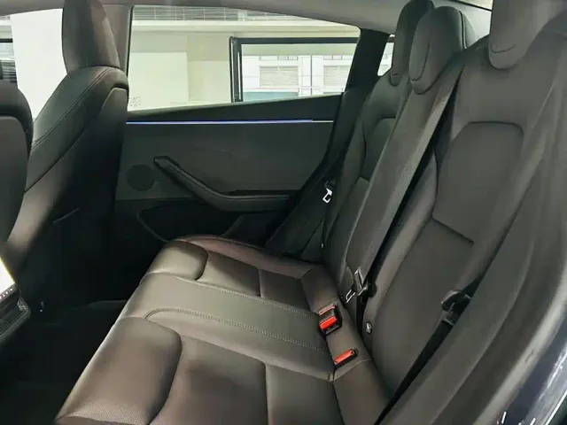 Tesla Model 3 — Фото автомобиля 9