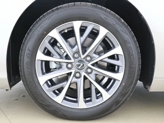 Lexus ES — Фото автомобиля 13
