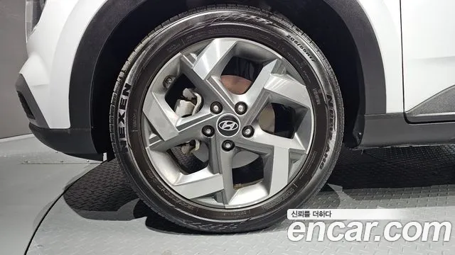 Hyundai Venue — Фото автомобиля 5