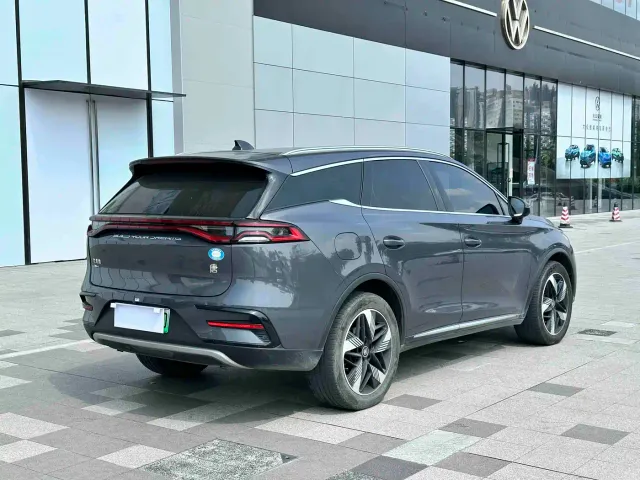 BYD Tang — Фото автомобиля 4